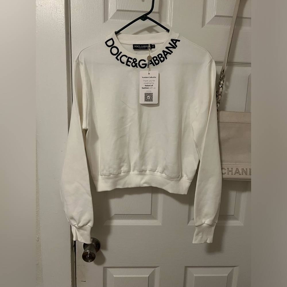 Dolce & Gabbana
logo-embroidered cropped sweatshirt